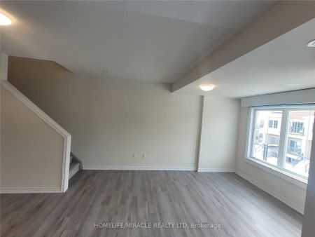 Condo Townhouse For Lease | E8068120 - Photo 5