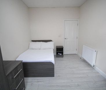 3 bedroom apartment to rent - Photo 3