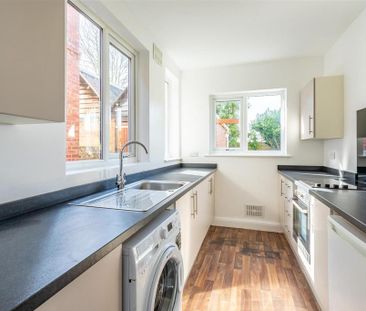 3 bedroom semi-detached house to rent - Photo 5