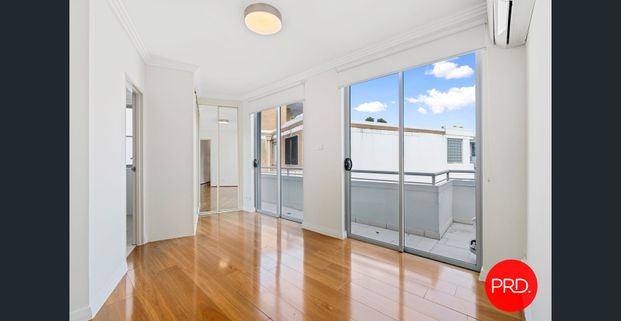 MAGNIFICENT TWO BEDROOM APARTMENT! - Photo 1