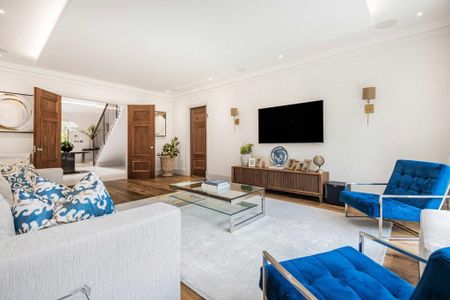 6 bedroom detached house to rent - Photo 4