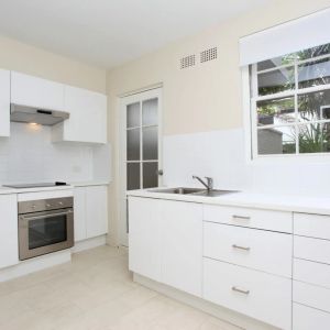 Generous Apartment in Tranquil Setting Moments from Lane Cove Village - Photo 2