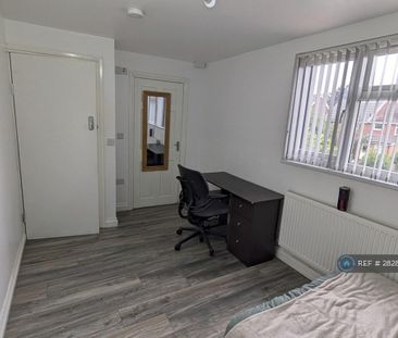 1 bedroom in a house share to rent - Photo 6