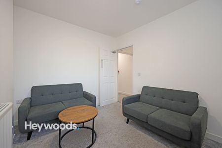 House of multiple occupation to rent in Room 2, Ironmarket - Photo 2