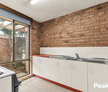 Freshly Painted Two Bedroom Townhouse – Steps From Berwick Village - Photo 3