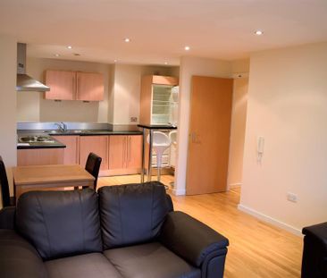2 bedroom flat to rent - Photo 2
