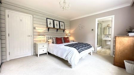 3 Bedroom Apartment - Ground Floor - Photo 5