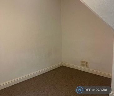 3 bedroom flat to rent - Photo 5