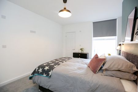 7 Bed All Ensuite Professional HMO - Photo 4