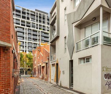 SPACIOUS LOFT IN HEART OF CARLTON! - Photo 1
