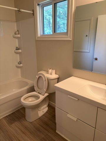 For Lease - 7 Lennox Street, Stittsville - Munster - Richmond, Ontario - Photo 2