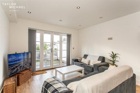 4 bedroom terraced house to rent - Photo 3