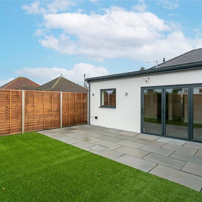 2 bedroom bungalow to rent - Photo 1