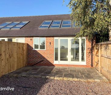 2 bedroom coach house to rent - Photo 4