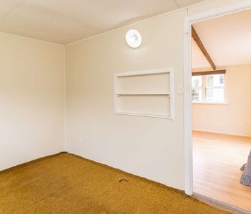 Very Tidy Three Bedroom with Sleepout - Photo 2