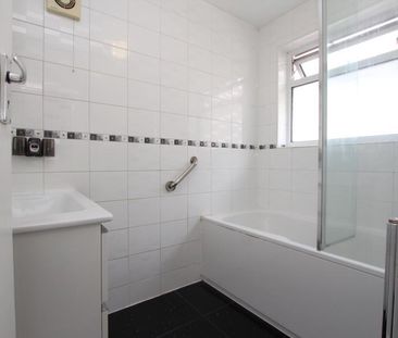 4 bedroom semi-detached house to rent - Photo 6