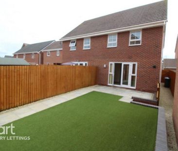 3 bedroom semi-detached house to rent - Photo 3