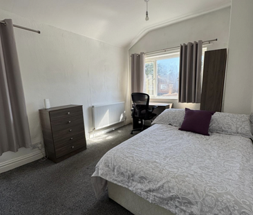 1 bedroom in a house share to rent - Photo 2