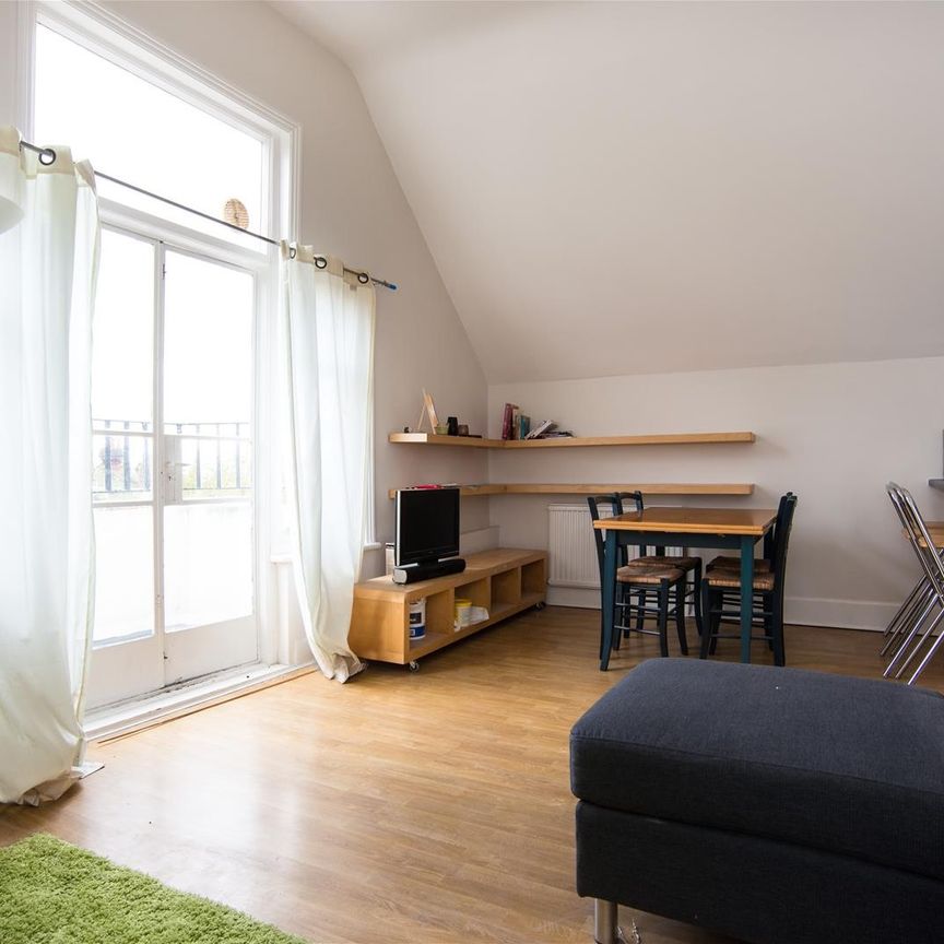 Greencroft Gardens, South Hampstead, London - Photo 1