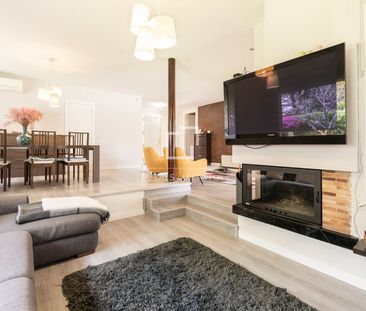 Excellent 7 Bedroom house / villa for rent in La Pineda, Barcelona - Photo 1