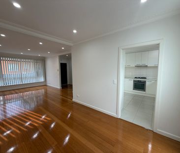 Quietly Positioned Villa Unit in Prime Caulfield North Pocket - Photo 5