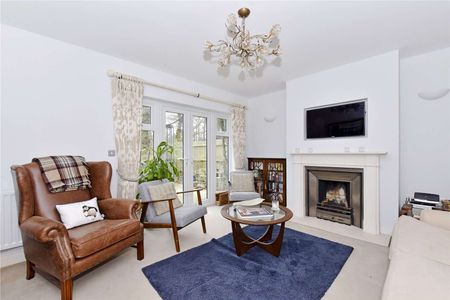 A spacious, modern house with garage and off street parking in private, gated close. - Photo 5