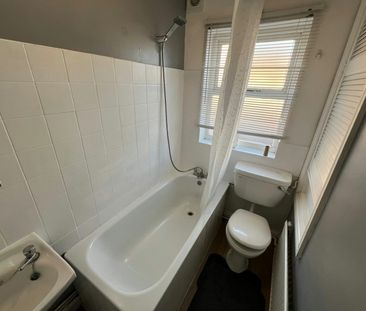 Terraced House to rent on - Photo 5