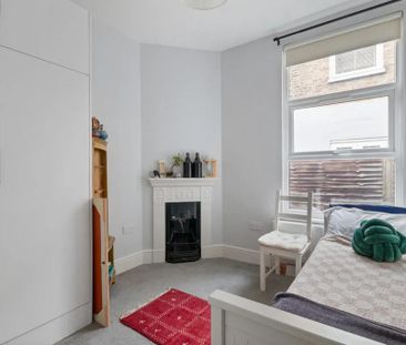 3 bedroom flat to rent - Photo 5