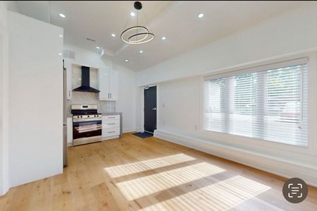 For Lease - 12 Kemano Street Unit# Unit 3, Aurora, Ontario - Photo 2