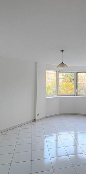 Location Appartement 1 pièce 37m² MARSEILLE 8ème - Photo 1