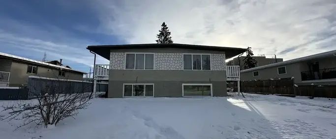 3 BEDROOM HOUSE | 7717 41 Avenue Northwest, Calgary - Photo 1