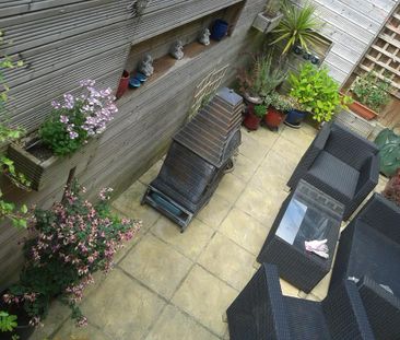 3 bedroom terraced house to rent - Photo 2