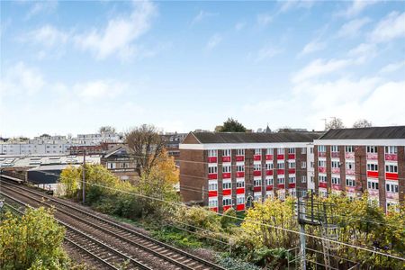 One-bedroom apartment with a private balcony. - Photo 5