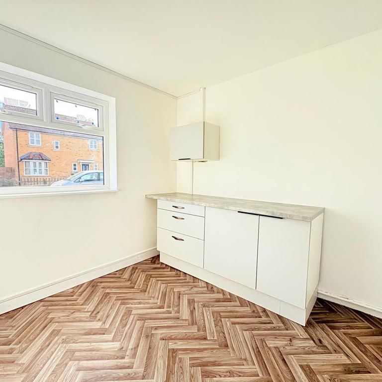 2 bedroom end of terrace house to rent - Photo 1