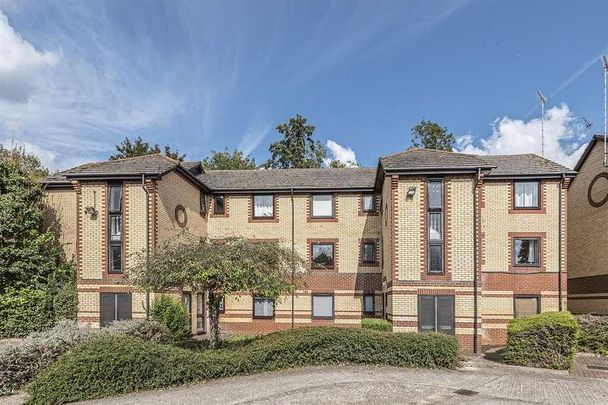 Landen Court, Wokingham, RG40 - Photo 1