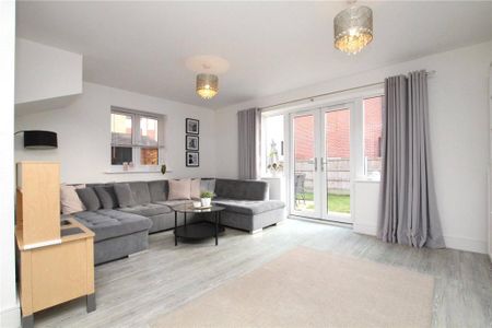 4 bedroom detached house to rent - Photo 2