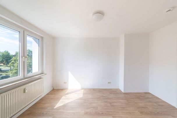 2 - (T) Raumwohnung mit großer Küche - Foto 1