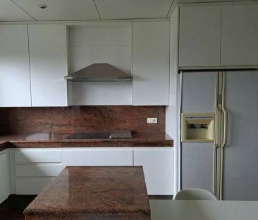 Villa met 4 slaapkamers, grote garage, veel parkeergelegenheid en e... - Photo 6