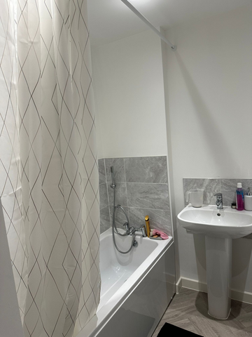 1 bedroom in a house share to rent - Photo 5