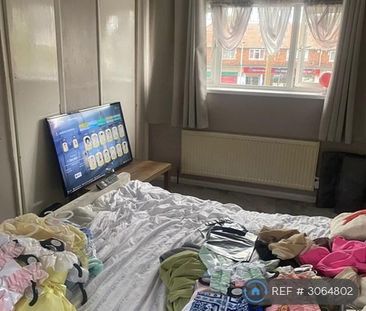 2 bedroom semi-detached house to rent - Photo 3