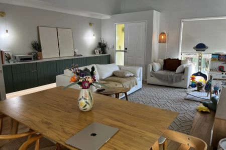 Spacious 3-Bed Townhouse in Prime Biggera Waters Location with Resort-Style Amenities - Photo 2