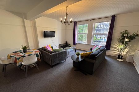 3 bedroom apartment to rent - Photo 4