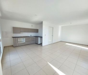 location Appartement T3 DE 74.7m² À BORDEAUX - Photo 2