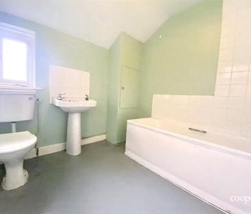 2 bedroom house - mid terrace - Photo 3