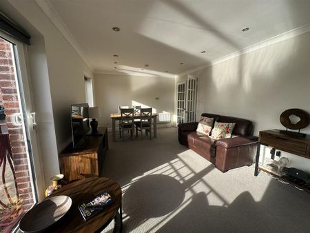 3 bedroom apartment to rent - Photo 3