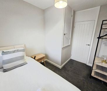 3 bedroom semi-detached house to rent - Photo 5