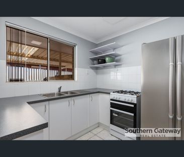 34 Sulphur Road, Parmelia, WA 6167 - Photo 1