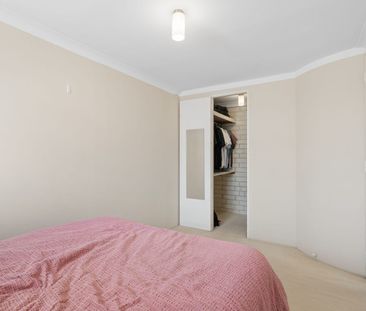 Stylish & Convenient Townhouse Living in Wembley - Viewing Monday 1... - Photo 4