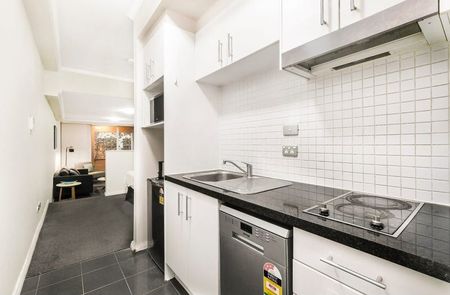 Fully Furnished - Spacious Studio Home - Photo 4