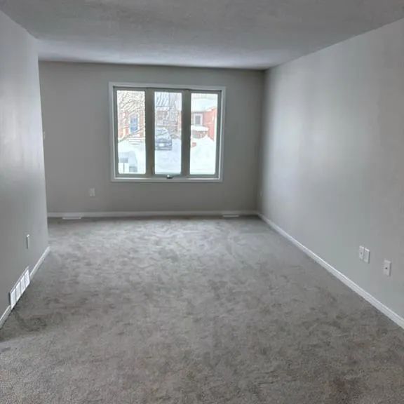 331 SIMPSON CRESCENT - Photo 1